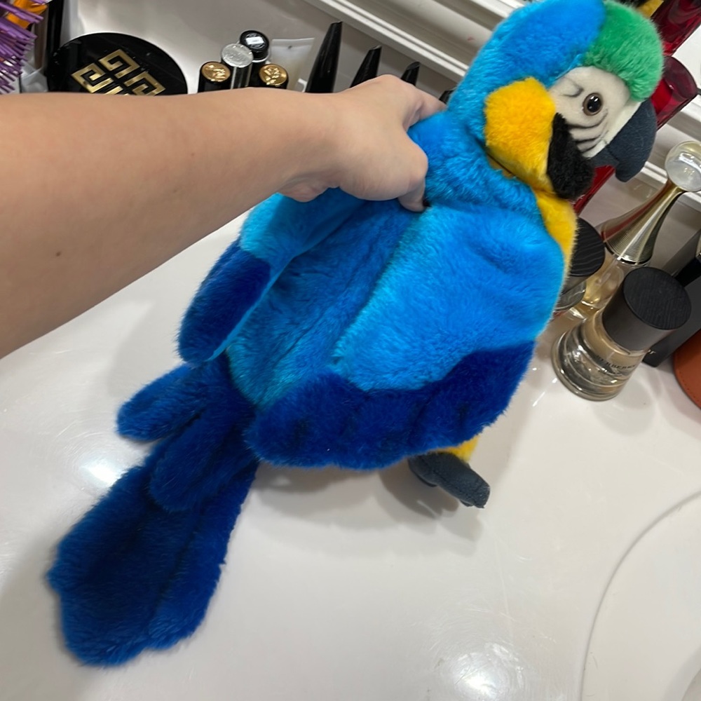 Stuffed animal parrot head can move